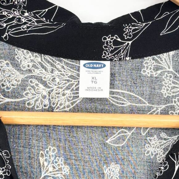 Old Navy Black and White Floral Print Button-Front Cinch Waist Romper Size XL - Picture 7 of 7